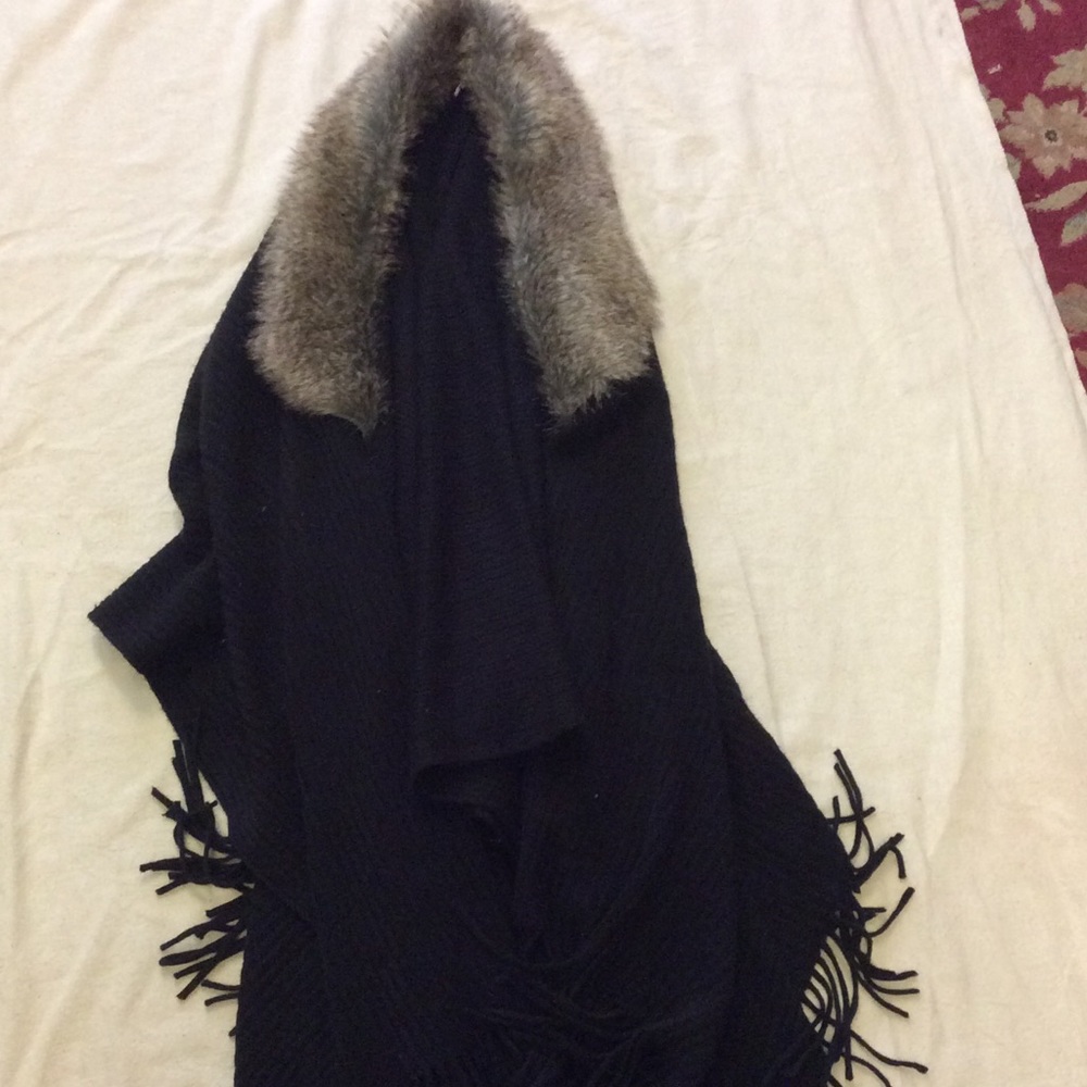 🌺2 for $20 The softest black fringe shawl